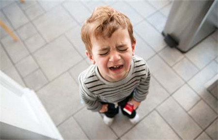 孩子脾氣暴躁易怒情緒低落