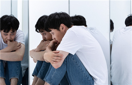 18歲男孩自卑怎么辦