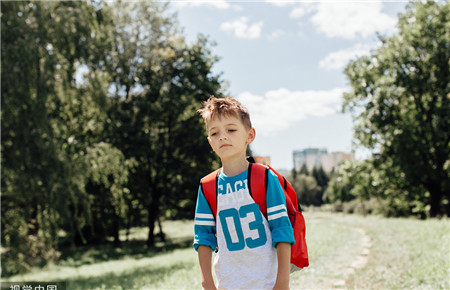 13歲男孩不想上學(xué)的原因