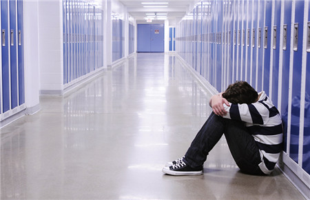 12歲的男孩性格內向