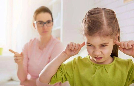 8歲孩子老是頂嘴不聽(tīng)話怎么辦