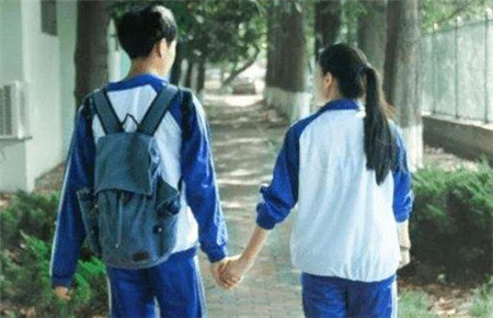 高中孩子早戀家長怎樣溝通