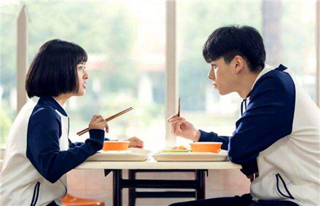 女孩子小學早戀的正確引導方法