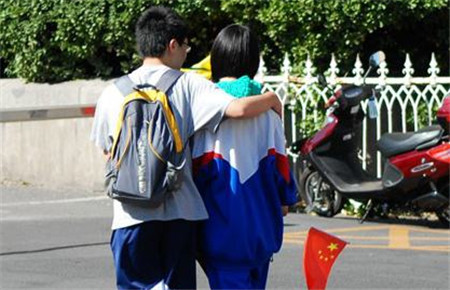 11歲女孩早戀