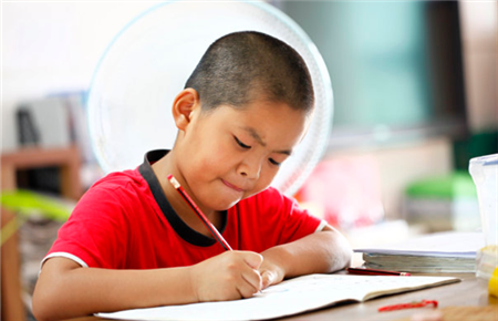 孩子不寫作業可以打嗎
