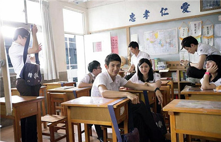 中學(xué)生早戀問題怎么解決