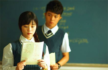小學六年級女孩早戀怎么辦
