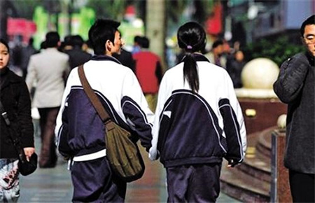 小女孩為什么早戀