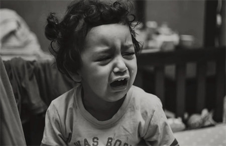 孩子缺乏自信的表現