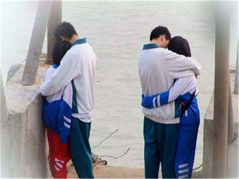 初中女生早戀怎么管教