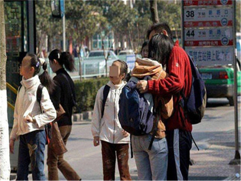 問題孩子學校,早戀孩子學校,怎么給孩子說早戀問題