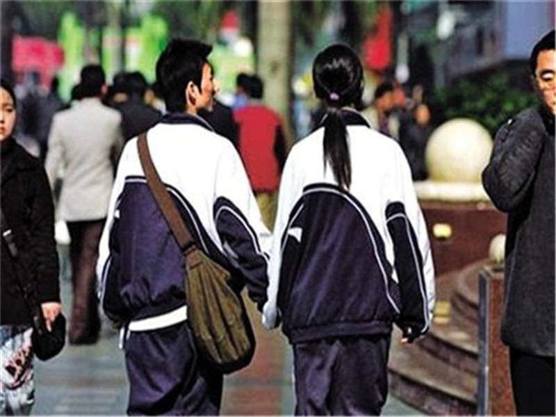 孩子早戀不愿去學校怎么辦
