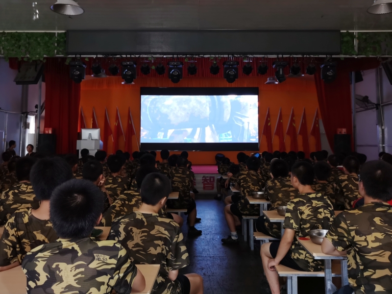 混跡社會,孩子叛逆期教育學校