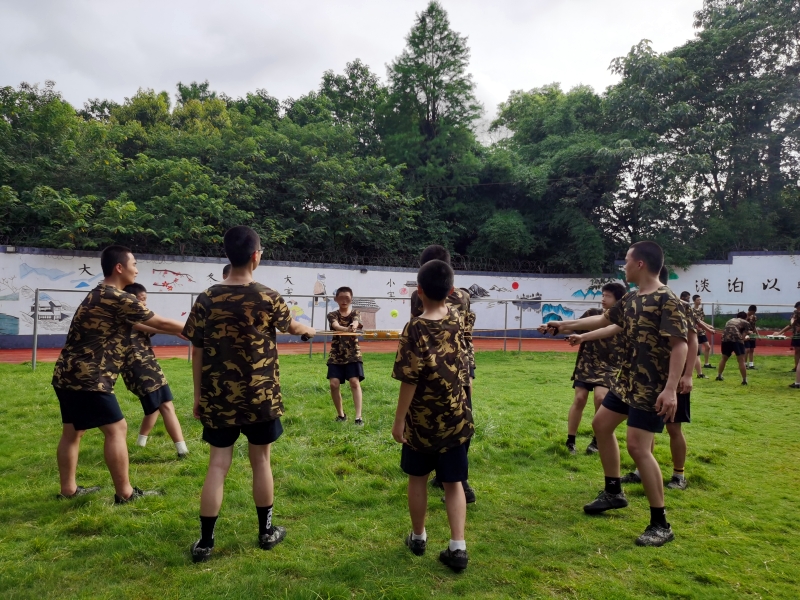 發育不良,青少年封閉式教育學校