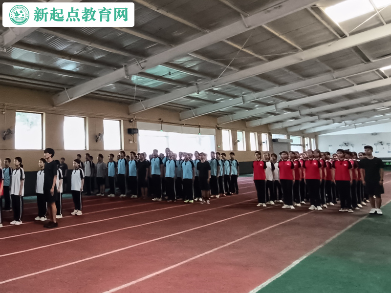叛逆孩子封閉教育學(xué)校舉行隊(duì)列會(huì)操